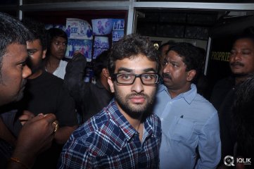 Pilla Nuvvu Leni Jeevitham Movie Team Visits Viswanath Theatre